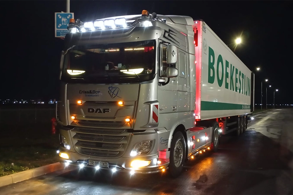 camion DAF si semiremorca frigorifica pentru transport