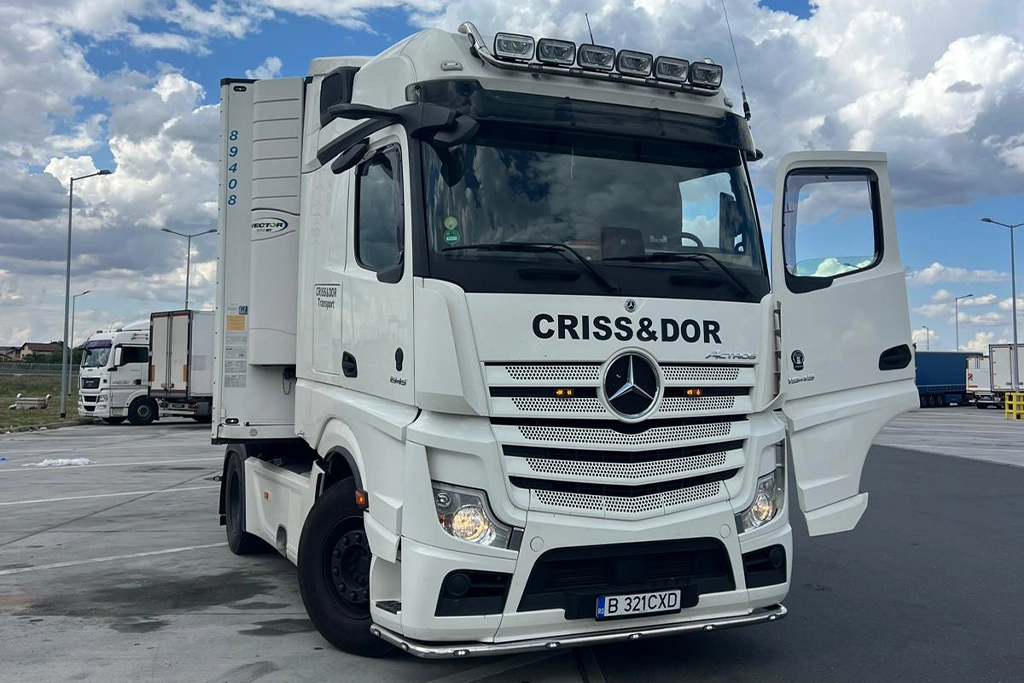 camion Criss Dor pregatit de transport