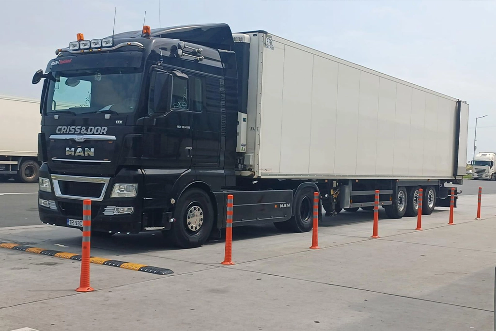 camion cu semiremorca bitemp din flota Criss Dor