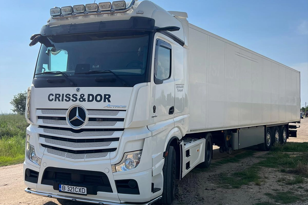 camion cu semiremorca monotemp din flota Criss Dor
